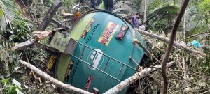 Kondisi Mobil Truk Tangki CPO yang masuk kejurang di Tikungan Plamboyan Desa Parsalakan Kabupaten Tapanuli Selatan ( Photo: Angga Oge )