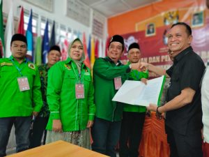 Ketua DPC PPP Padangsidempuan,Hasanuddin Sipahutar,SPdI didampingi Sekretaris, Kadir Pandapotan Siregar,MA dan Bendahara DPC PPP, H.Elliyati,SE