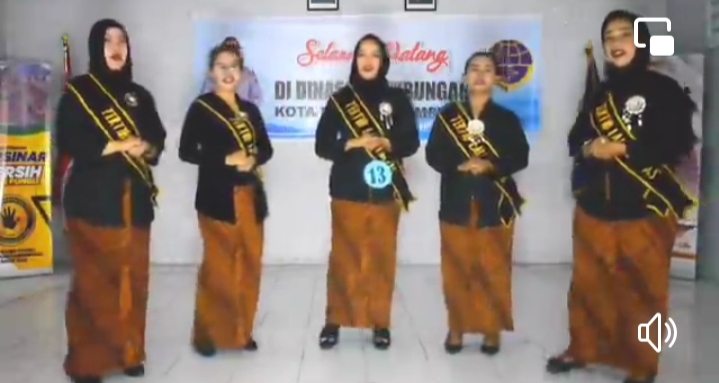 Para Vocal Group DWP Dinas Perhubungan Daerah Kota Padangsidempuan saat mengikuti Lomba Vocal Group di puncak peringatan Hari Kartini ke 144 di Kota Padangsidempuan ( Photo: Adnan )